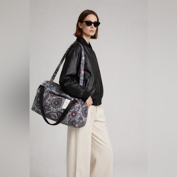 Vera Bradley Colorful Mandala Travel Bag brand new - Picture 8 of 8